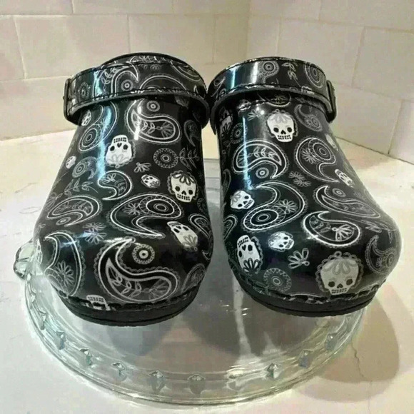 NEW SANITA ESTELLE CLOGS BLACK GREY SUGAR SKULLS & PAISLEY PATENT LEATHER 38 - Picture 2 of 15